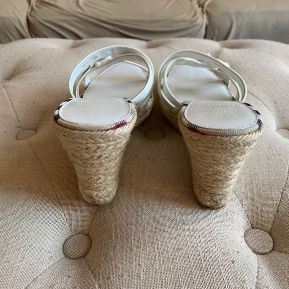 Authentic Burberry sandal. - Picture 3 of 6